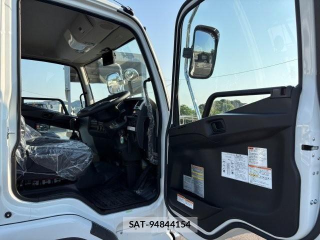 Mitsubishi FIGHTER 2025-08 7357737-18
