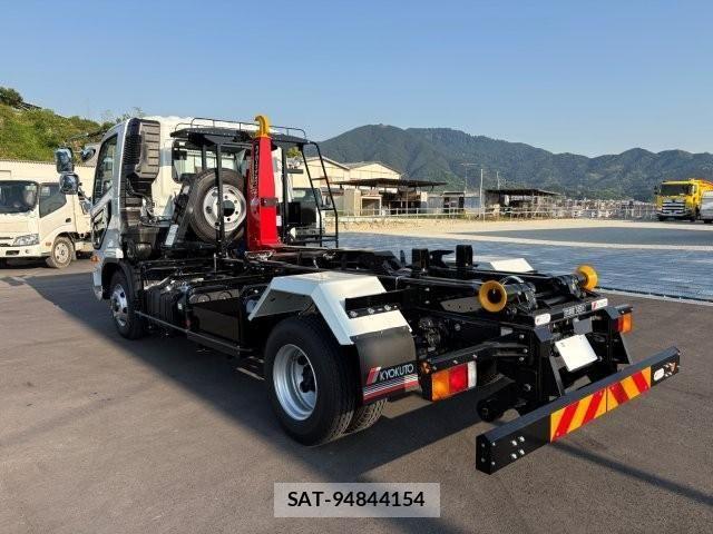 Mitsubishi FIGHTER 2025-08 7357737-2