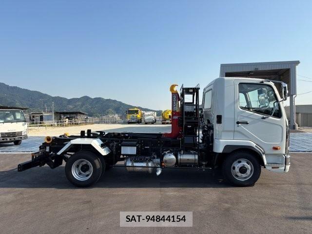 Mitsubishi FIGHTER 2025-08 7357737-4