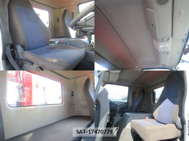 Mitsubishi FIGHTER 2015-06 7357735-22