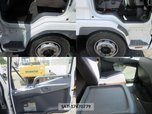 Mitsubishi FIGHTER 2015-06 7357735-25
