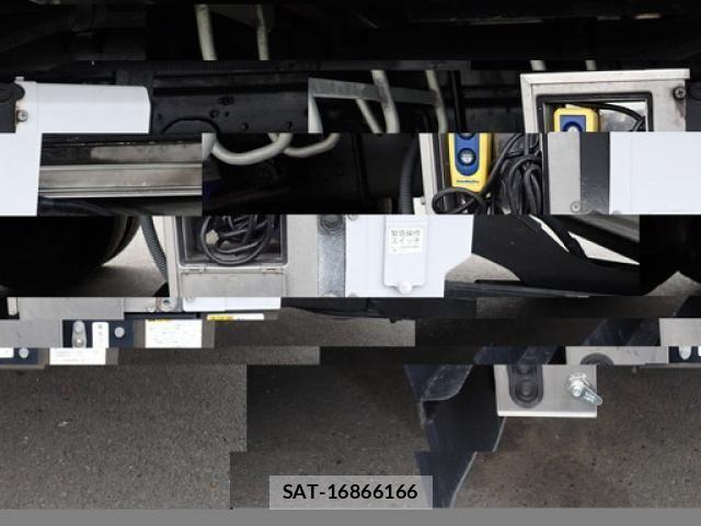 Mitsubishi FIGHTER 2016-03 7357738-19