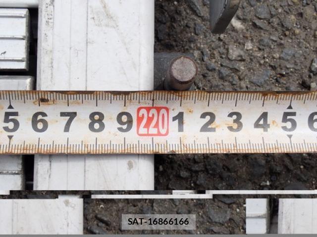 Mitsubishi FIGHTER 2016-03 7357738-24