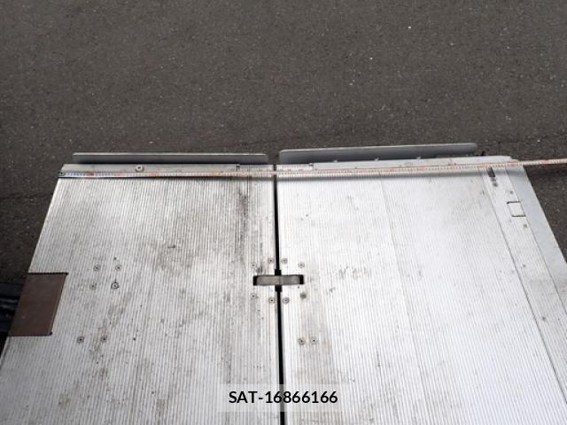 Mitsubishi FIGHTER 2016-03 7357738-25