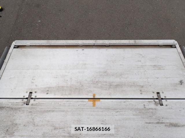 Mitsubishi FIGHTER 2016-03 7357738-27