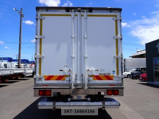 Mitsubishi FIGHTER 2016-03 7357738-5
