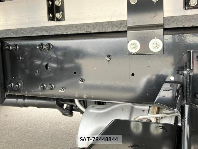 Mitsubishi FIGHTER 2025-04 7357732-14