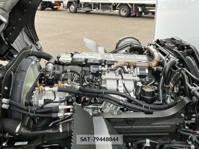 Mitsubishi FIGHTER 2025-04 7357732-16