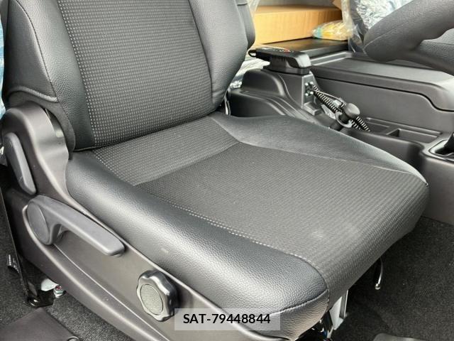Mitsubishi FIGHTER 2025-04 7357732-18