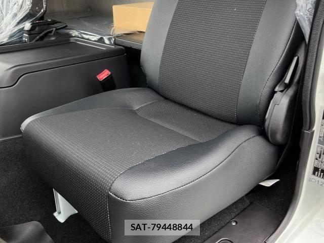 Mitsubishi FIGHTER 2025-04 7357732-19