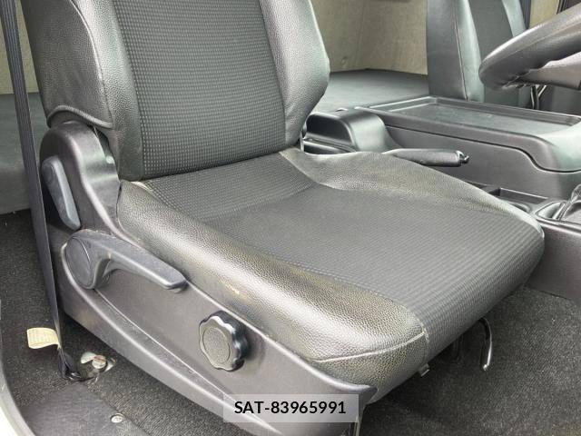 Mitsubishi FIGHTER 2019-11 7357740-18