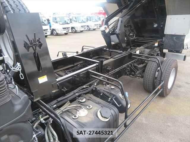 Mitsubishi FIGHTER 2025-12 7357733-24