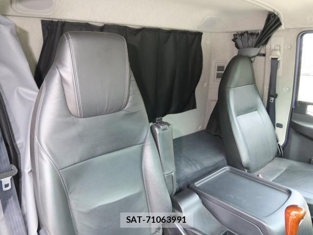Mitsubishi FIGHTER 2018-05 7357739-25