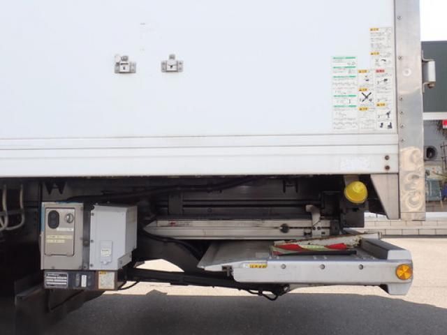 Mitsubishi FIGHTER 2014-03 7383895-18