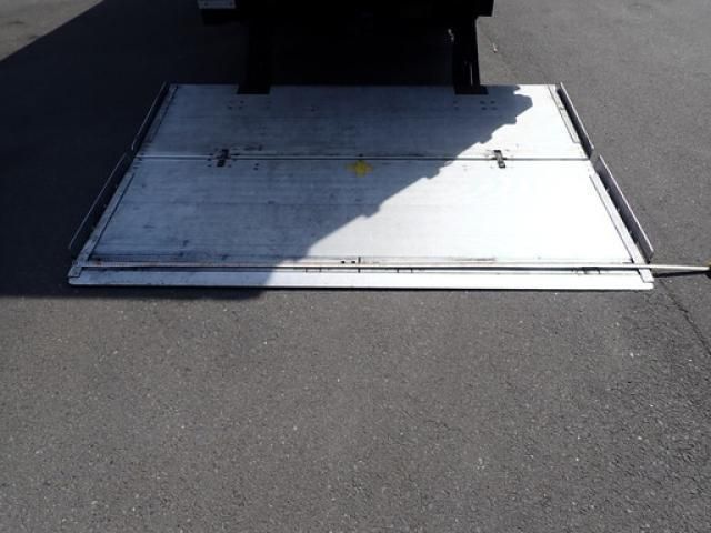 Mitsubishi FIGHTER 2014-03 7383895-21