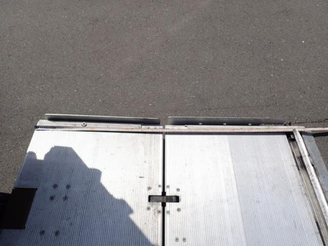 Mitsubishi FIGHTER 2014-03 7383895-24