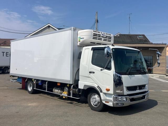 Mitsubishi FIGHTER 2023-10 7383890-1