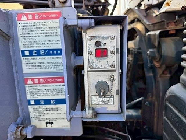 Mitsubishi FIGHTER 2003-03 7383897-26