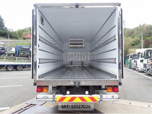 Mitsubishi FIGHTER 2026-02 7508661-6