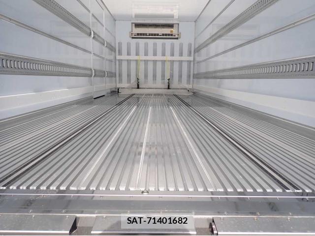 Mitsubishi FIGHTER 2026-02 7508659-9