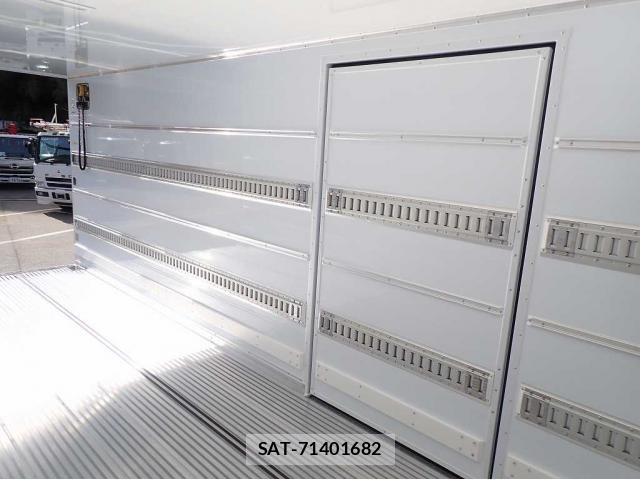 Mitsubishi FIGHTER 2026-02 7508659-11