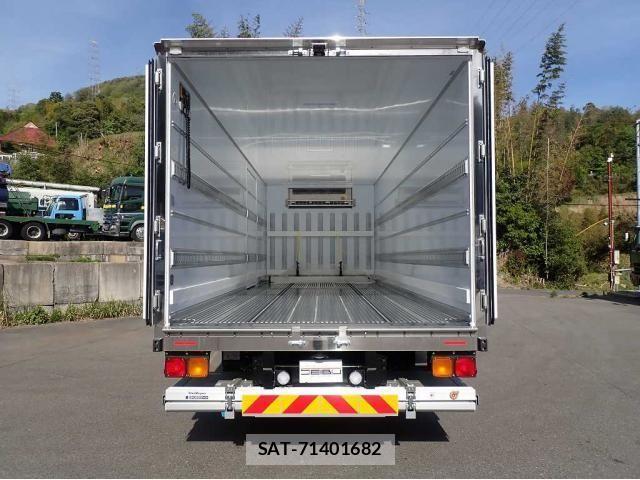 Mitsubishi FIGHTER 2026-02 7508659-6