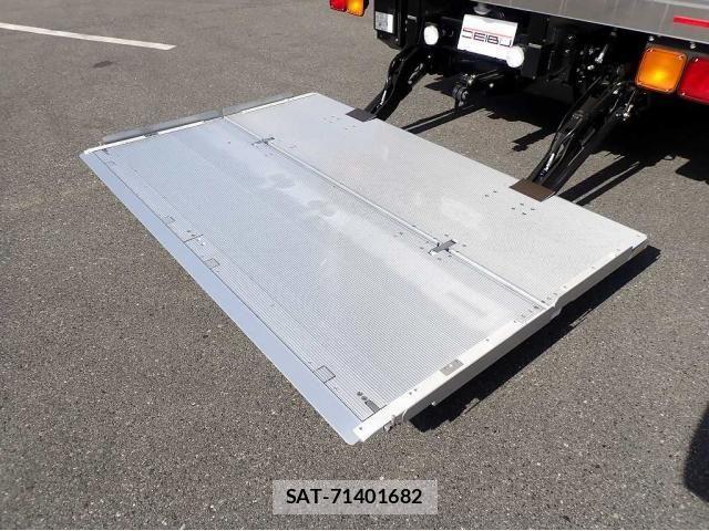 Mitsubishi FIGHTER 2026-02 7508659-8