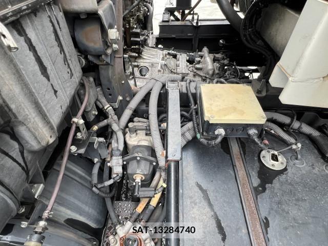 Mitsubishi FIGHTER 2015-08 7500564-10