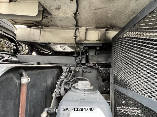 Mitsubishi FIGHTER 2015-08 7500564-11