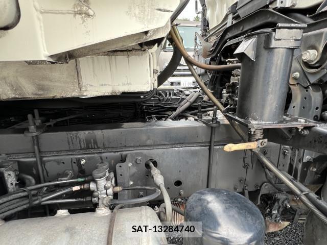 Mitsubishi FIGHTER 2015-08 7500564-16