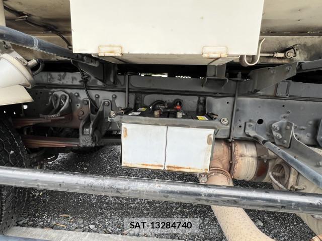 Mitsubishi FIGHTER 2015-08 7500564-18