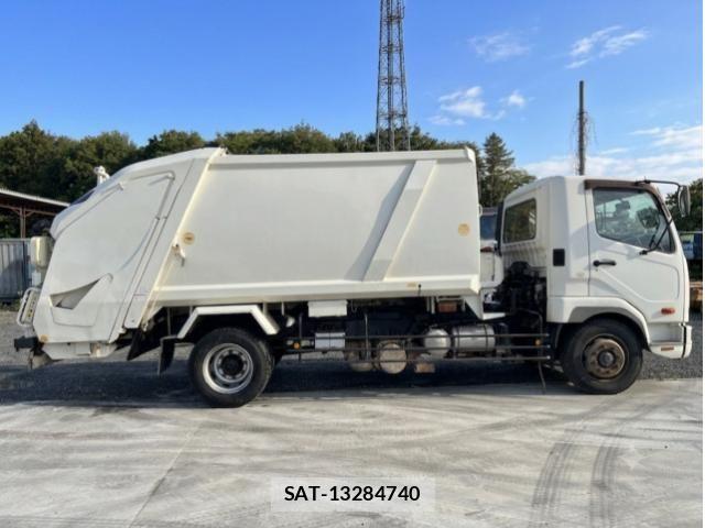 Mitsubishi FIGHTER 2015-08 7500564-1