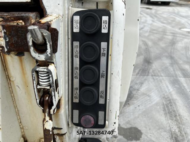 Mitsubishi FIGHTER 2015-08 7500564-26