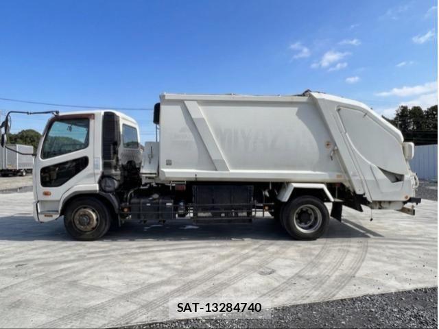 Mitsubishi FIGHTER 2015-08 7500564-5