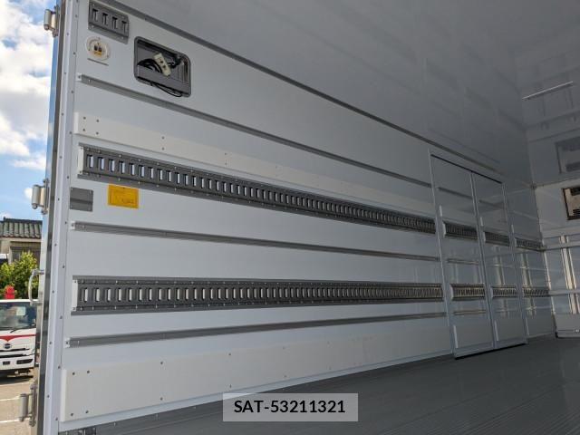 Mitsubishi FIGHTER 2025-12 7500549-21