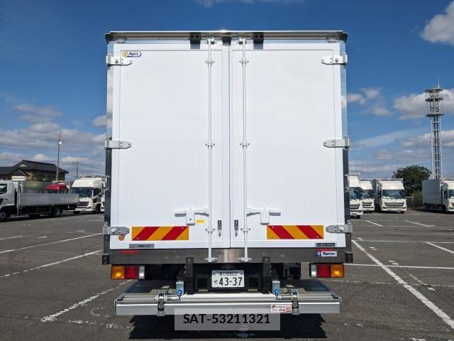 Mitsubishi FIGHTER 2025-12 7500549-4