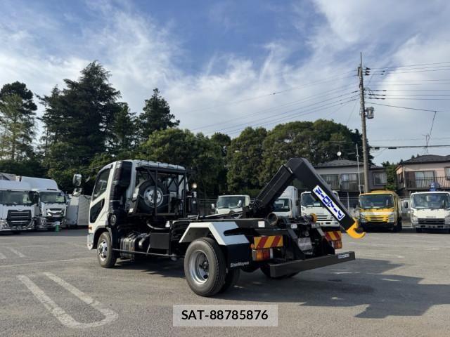 Mitsubishi FIGHTER 2025-10 7500562-12