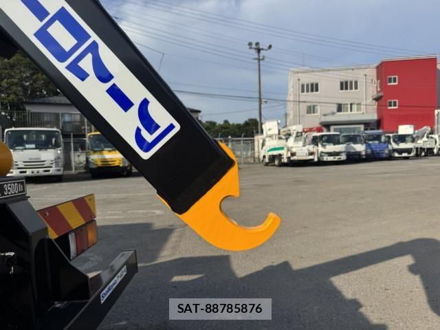Mitsubishi FIGHTER 2025-10 7500562-14