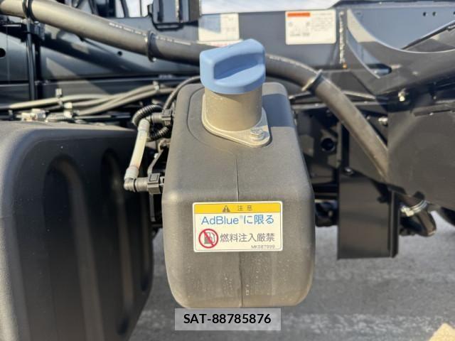 Mitsubishi FIGHTER 2025-10 7500562-24