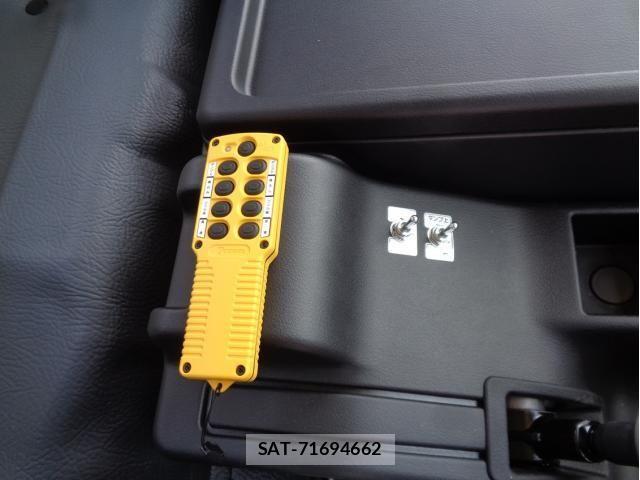 Mitsubishi FIGHTER 2026-03 7562111-14