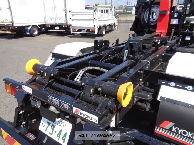 Mitsubishi FIGHTER 2026-03 7562111-5