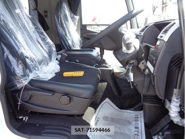 Mitsubishi FIGHTER 2026-03 7562112-16