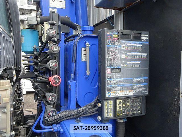 Mitsubishi FIGHTER 2021-05 7562106-21
