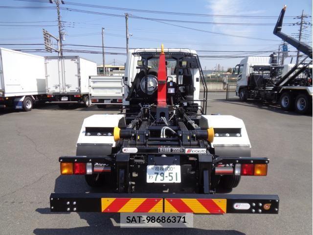 Mitsubishi FIGHTER 2026-03 7562107-4