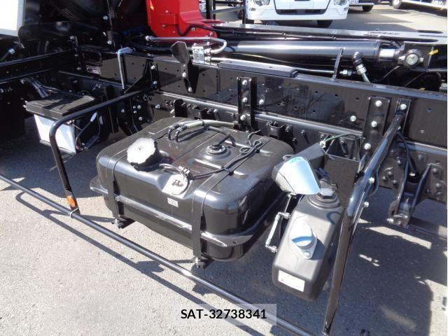 Mitsubishi FIGHTER 2026-03 7562110-12