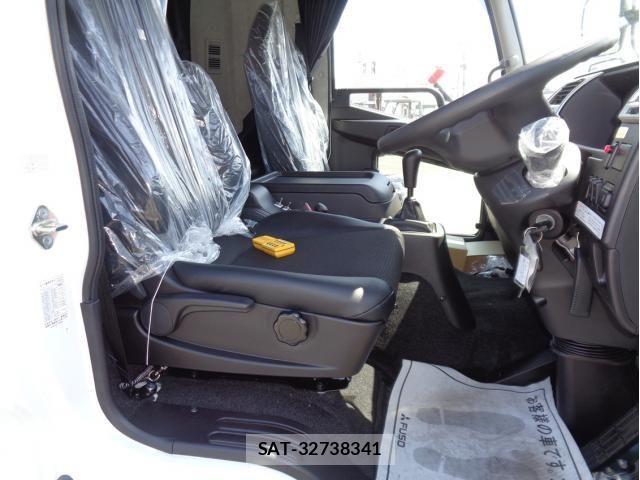 Mitsubishi FIGHTER 2026-03 7562110-17