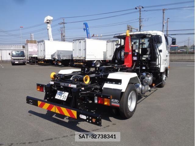 Mitsubishi FIGHTER 2026-03 7562110-2