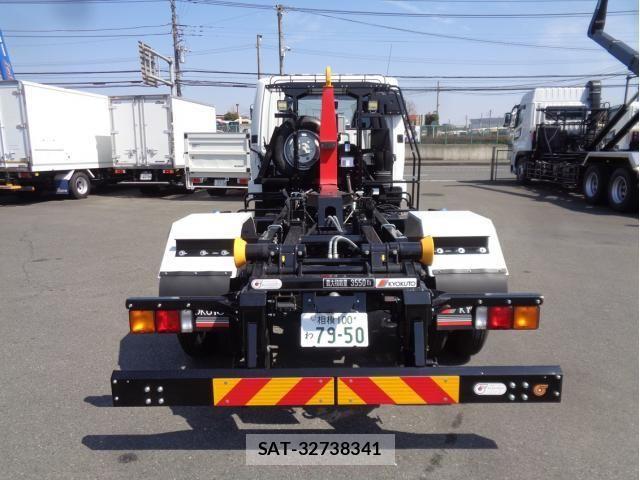 Mitsubishi FIGHTER 2026-03 7562110-4