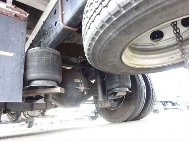 Mitsubishi FIGHTER 2012-05 7606859-10