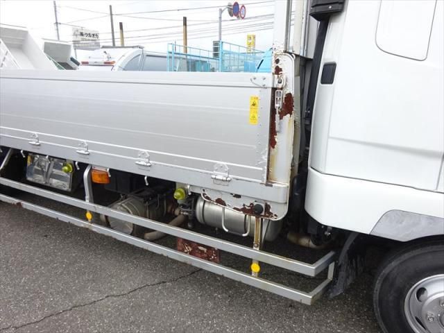 Mitsubishi FIGHTER 2012-05 7606859-17
